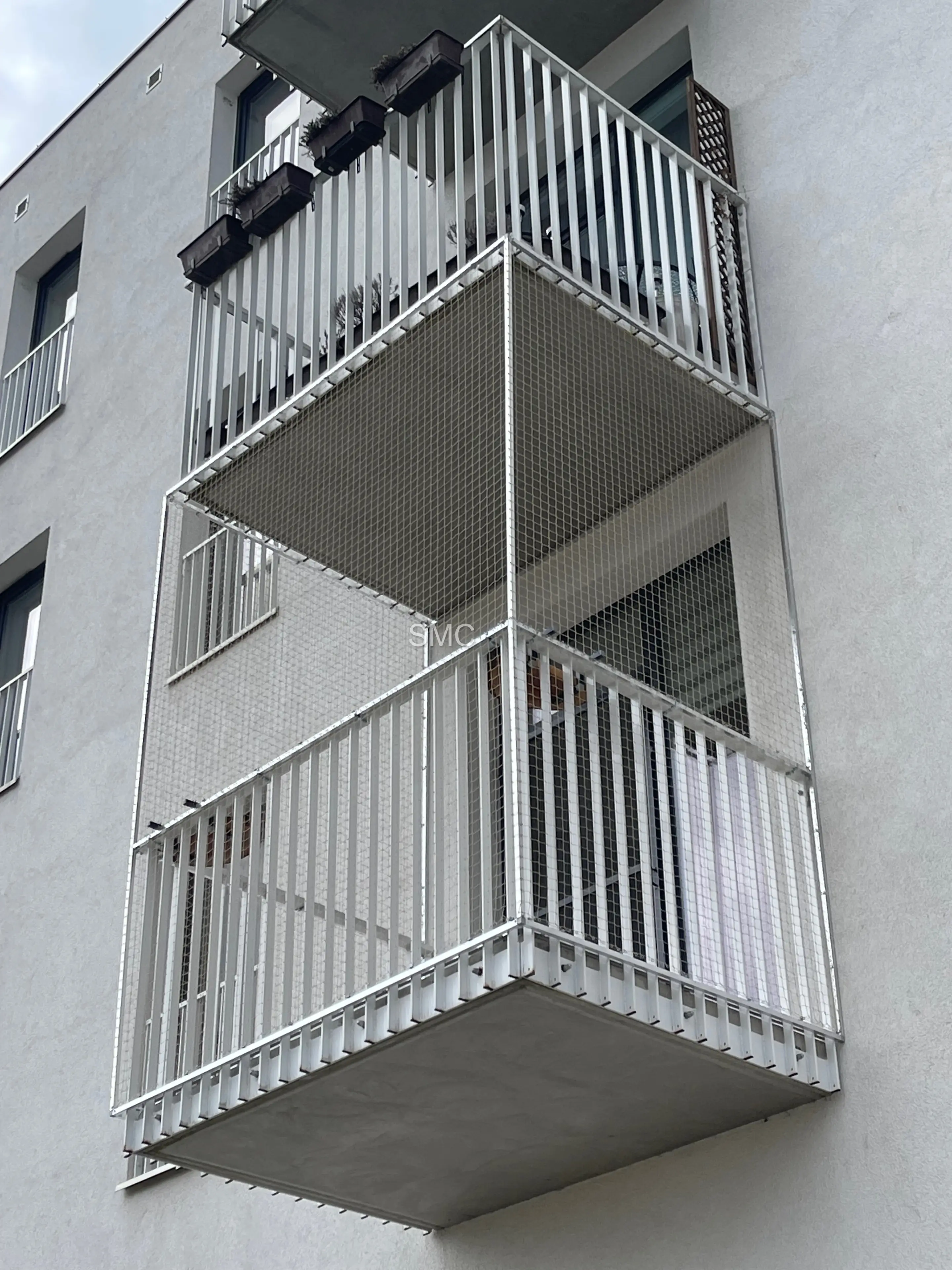 Stelaże balkonowe z profili aluminiowych - przykład 2